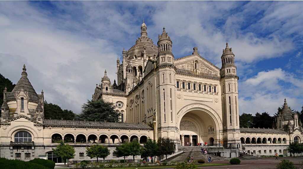 visiter la basilique de lisieux